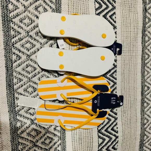 Gap yellow Flip Flop size 8 - Picture 3 of 4